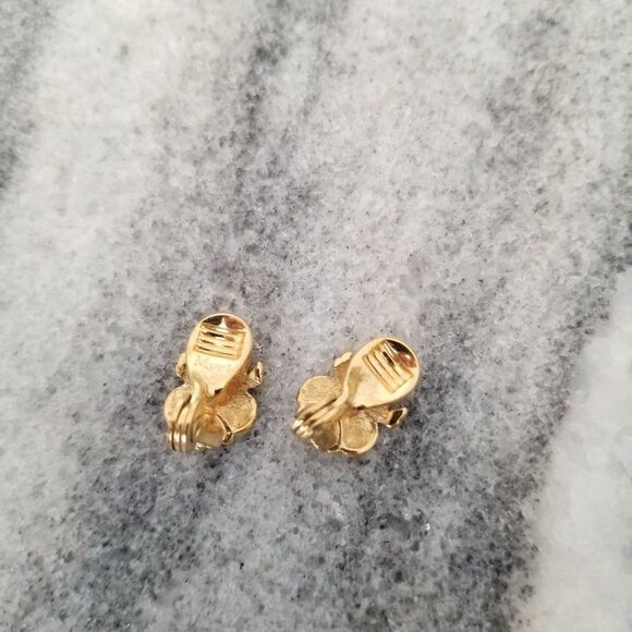 Vintage Little Flower Clip On Earrings, Gold Tone, Estate - Picture 3 of 6